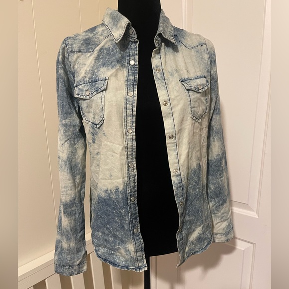 ChiQle Denim Architect Acid Wash Denim Shirt - Picture 2 of 6